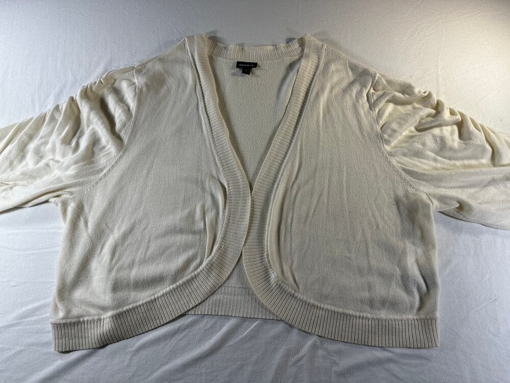 Torrid Size 4 4X Ivory Cream Open Front Shrug Short Sleeve Knit Cardigan